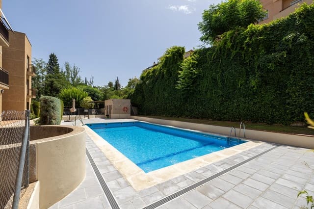 4 slaapkamer Flat te koop in Granada stad - € 369.000 (Ref: 9998942)