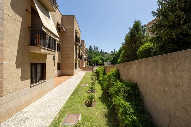 4 slaapkamer Flat te koop in Granada stad - € 369.000 (Ref: 9998942)