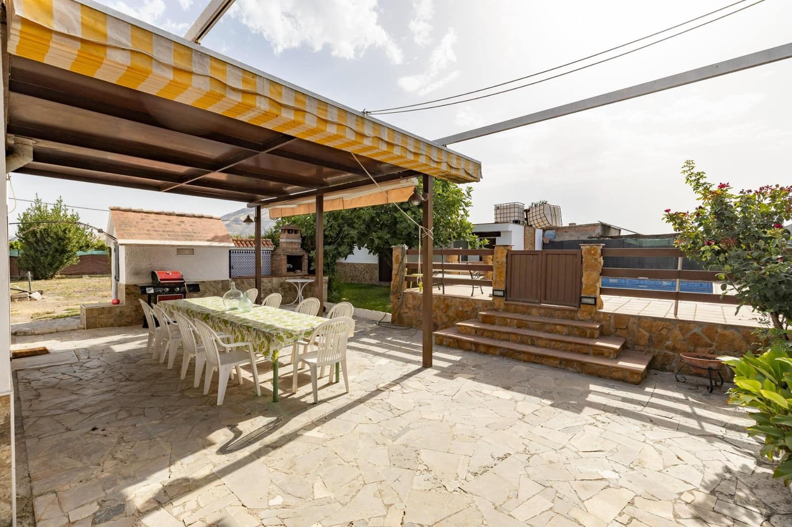 2 quarto Quinta/Casa Rural para venda em Pinos Puente com piscina garagem - 179 900 € (Ref: 9998943)