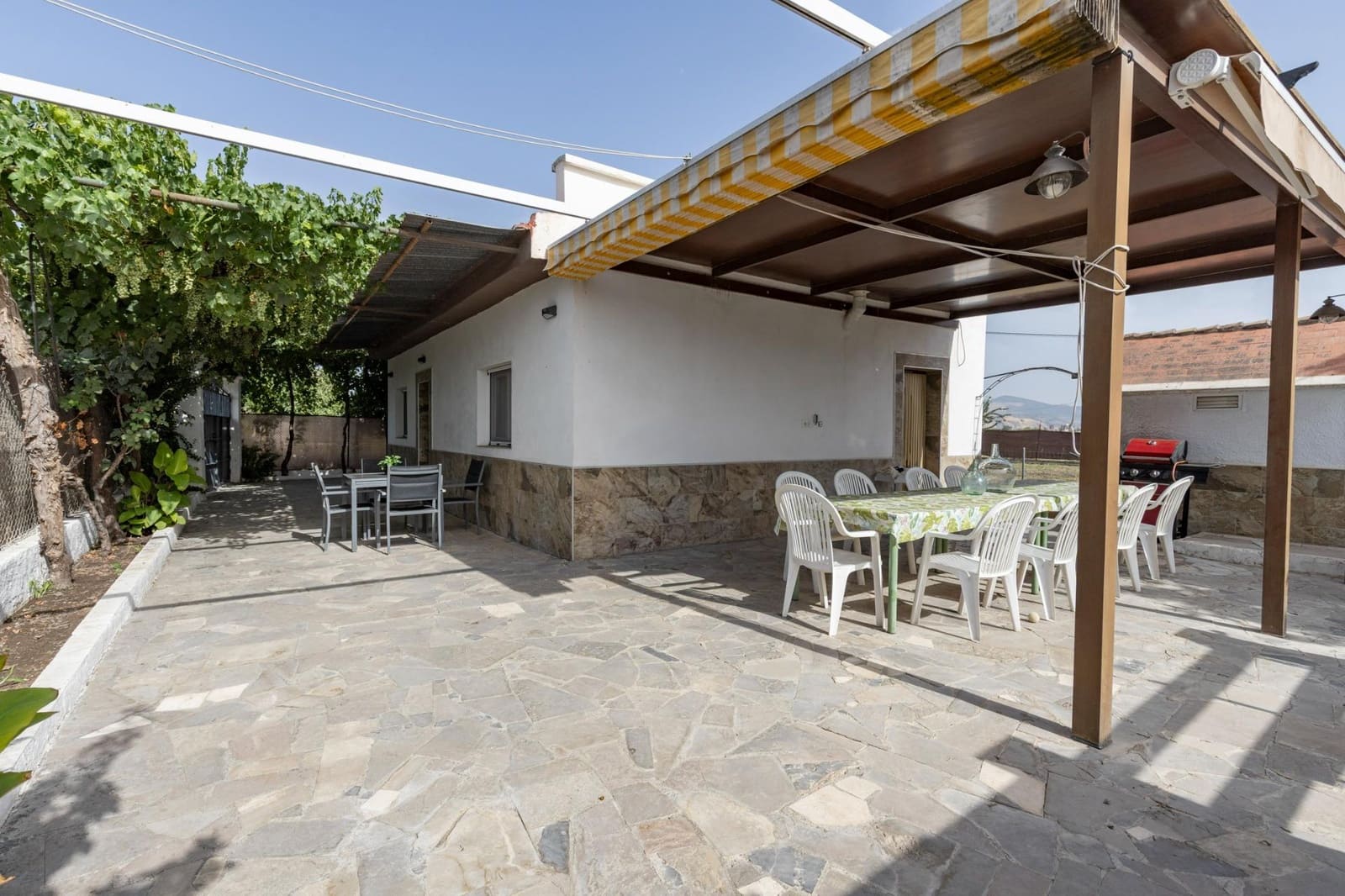 2 quarto Quinta/Casa Rural para venda em Pinos Puente com piscina garagem - 179 900 € (Ref: 9998943)