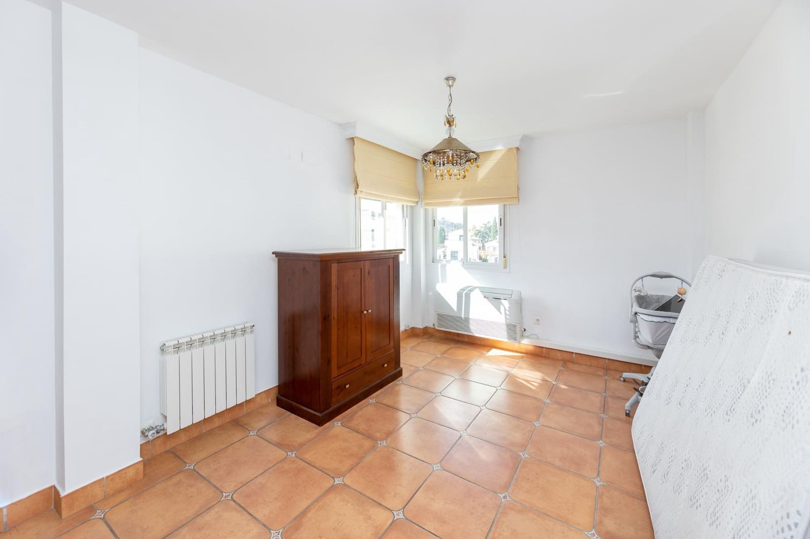 6 Zimmer Villa zu verkaufen in Granada Stadt mit Pool - 640.000 € (Ref: 9998944)