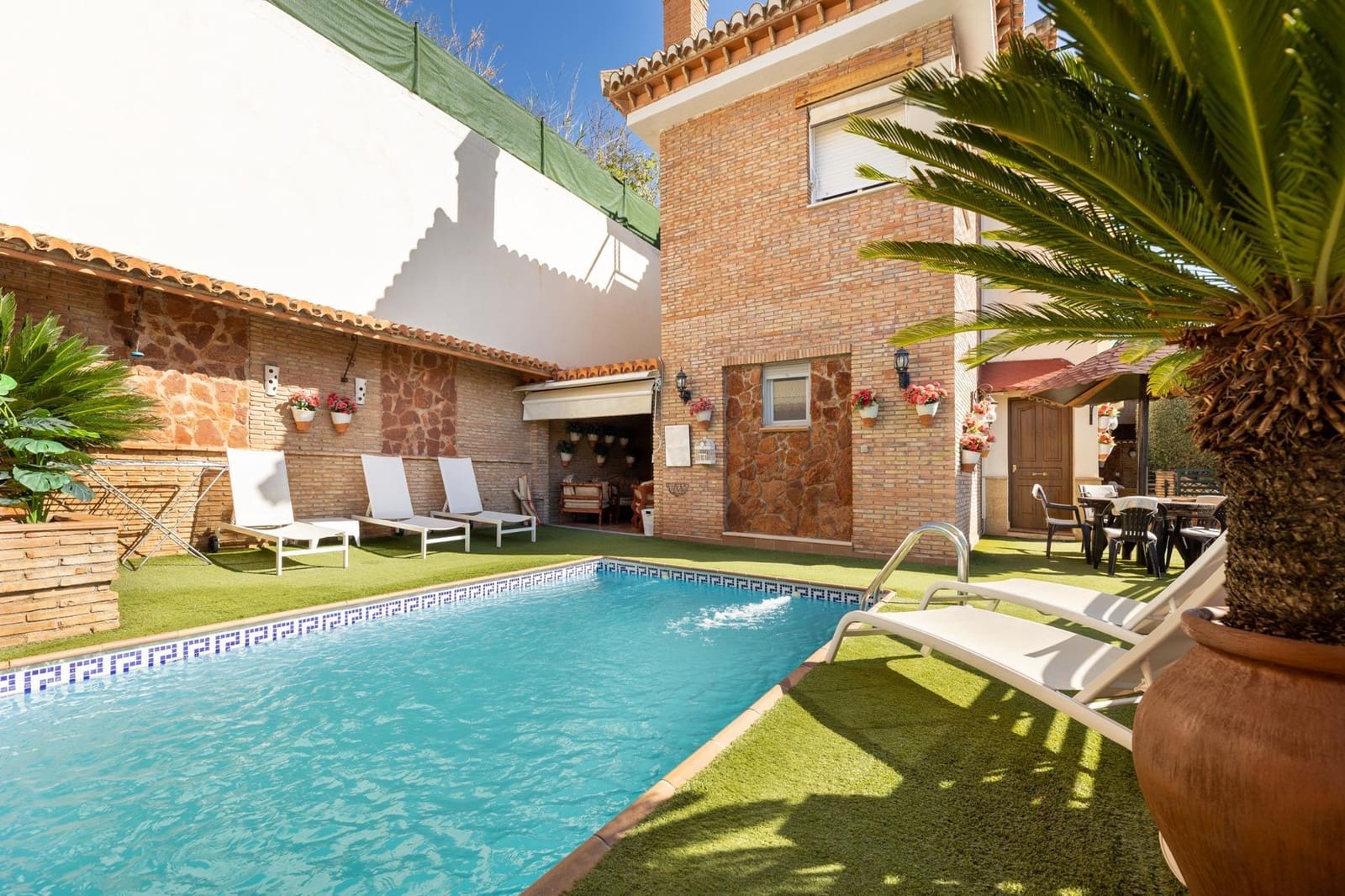 6 Zimmer Villa zu verkaufen in Granada Stadt mit Pool - 640.000 € (Ref: 9998944)