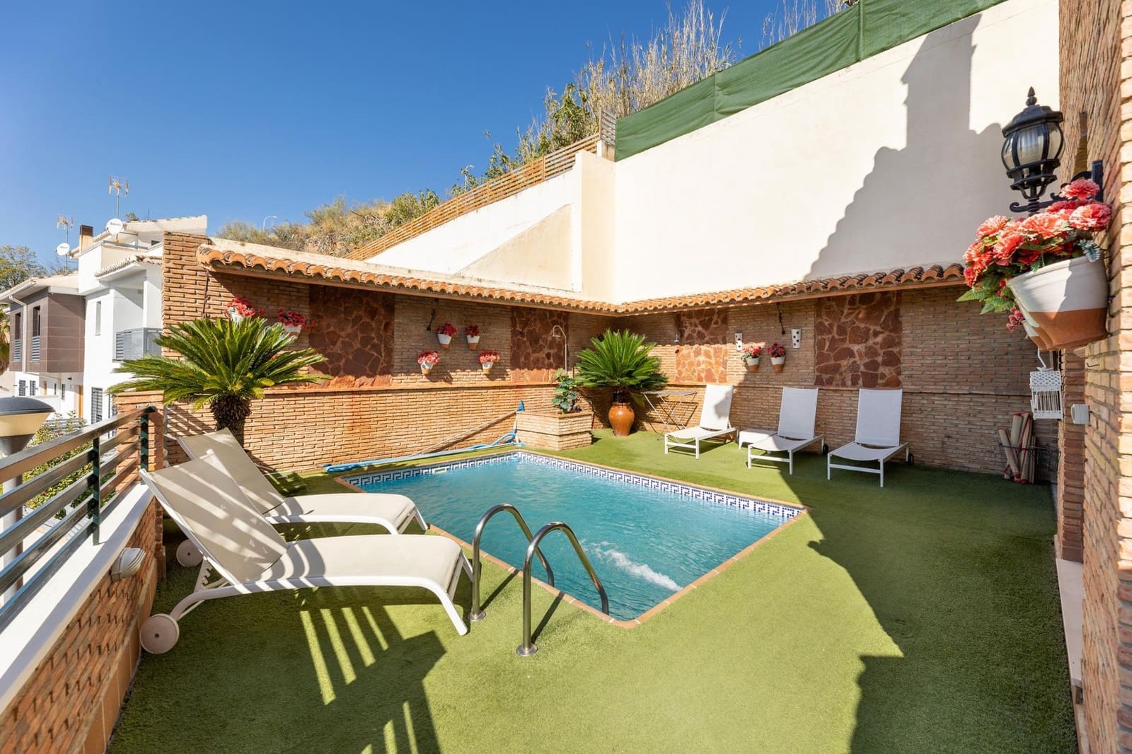 6 Zimmer Villa zu verkaufen in Granada Stadt mit Pool - 640.000 € (Ref: 9998944)
