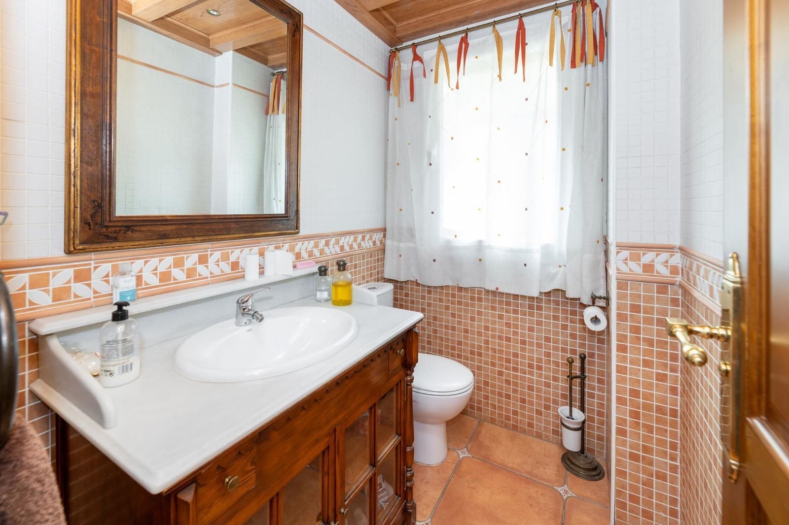 6 Zimmer Villa zu verkaufen in Granada Stadt mit Pool - 640.000 € (Ref: 9998944)