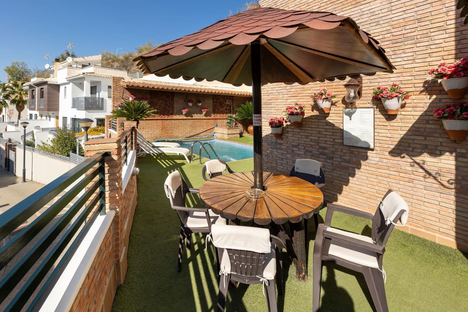 6 Zimmer Villa zu verkaufen in Granada Stadt mit Pool - 640.000 € (Ref: 9998944)