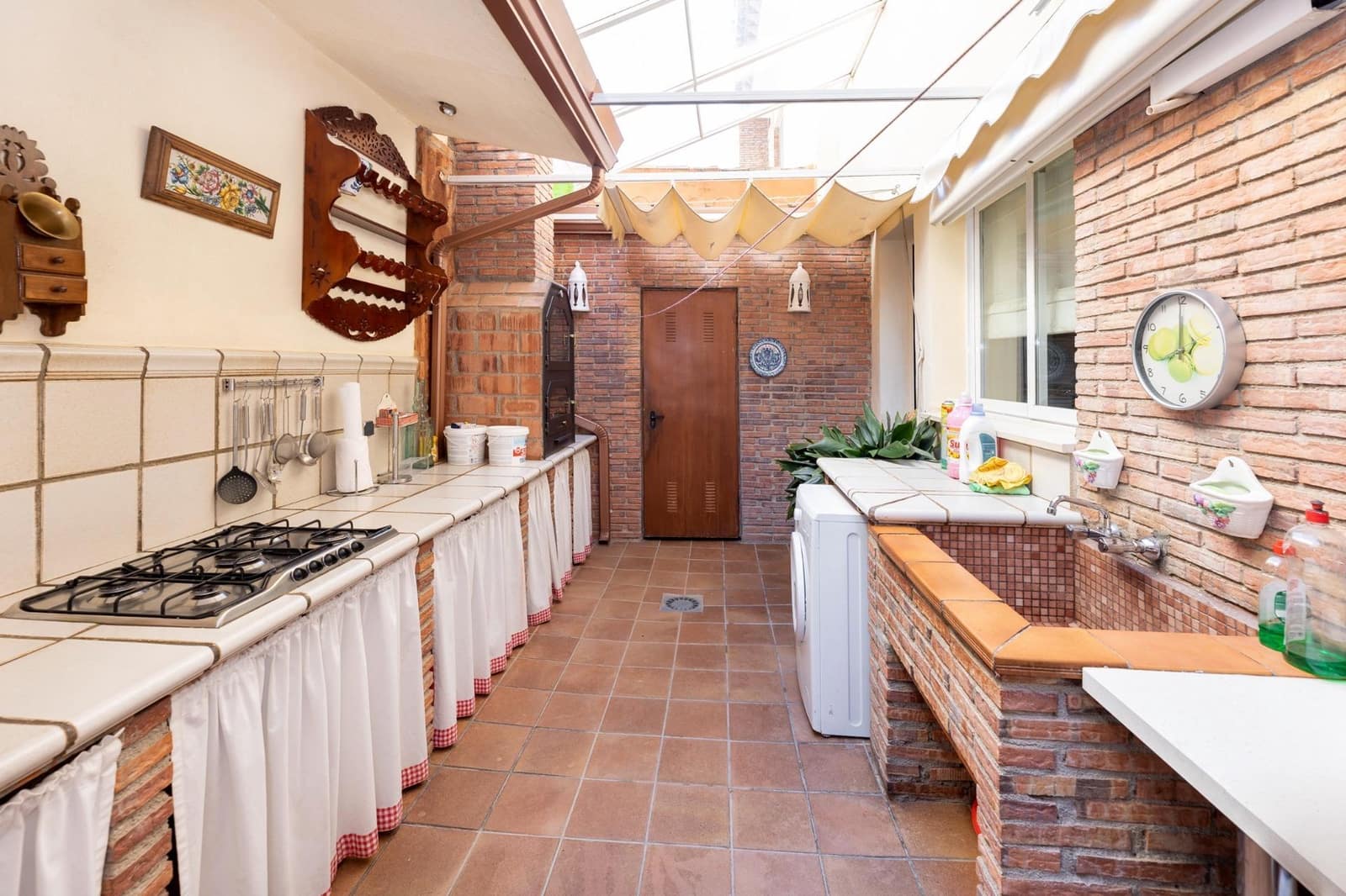 6 Zimmer Villa zu verkaufen in Granada Stadt mit Pool - 640.000 € (Ref: 9998944)