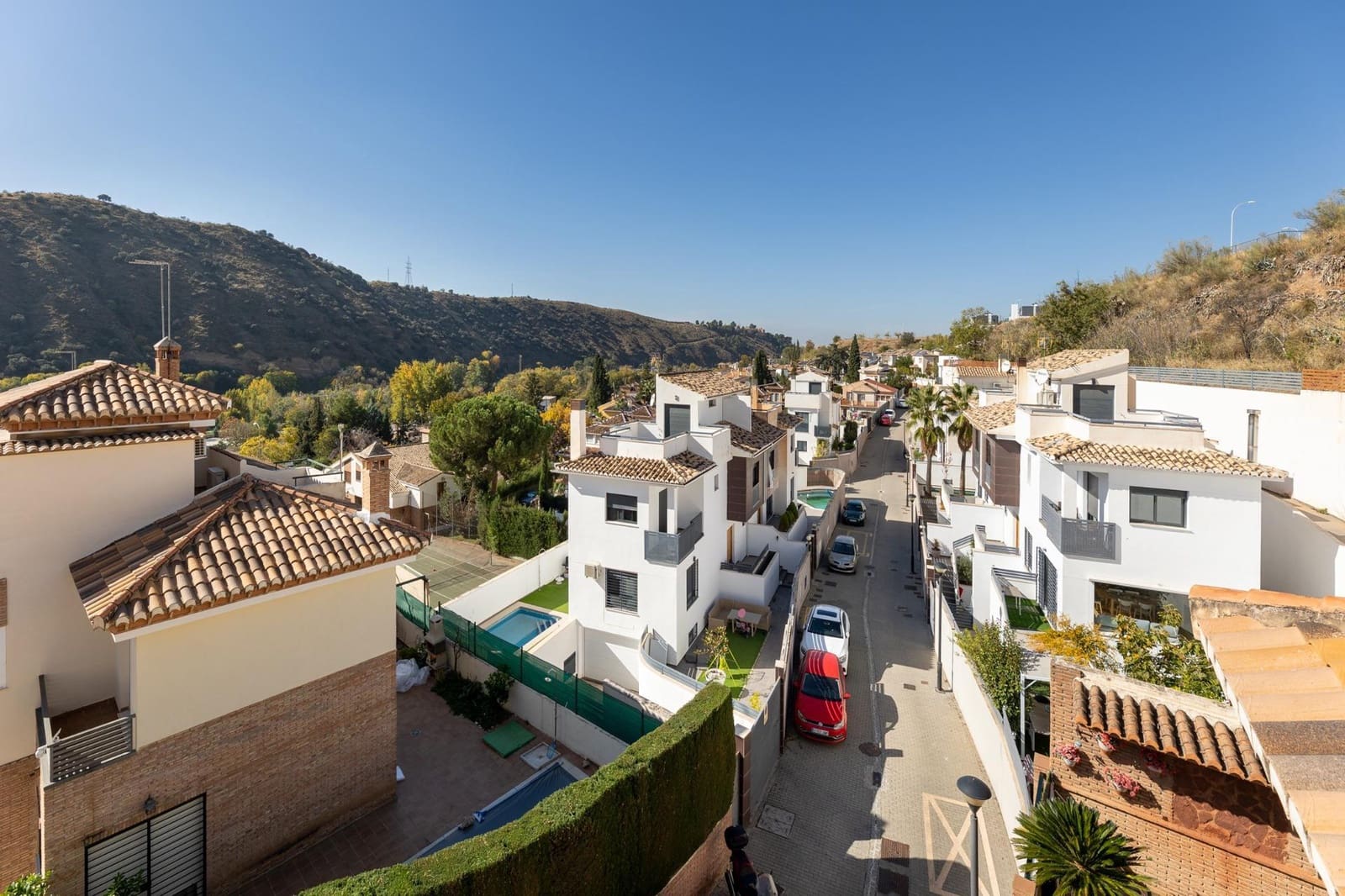 6 Zimmer Villa zu verkaufen in Granada Stadt mit Pool - 640.000 € (Ref: 9998944)