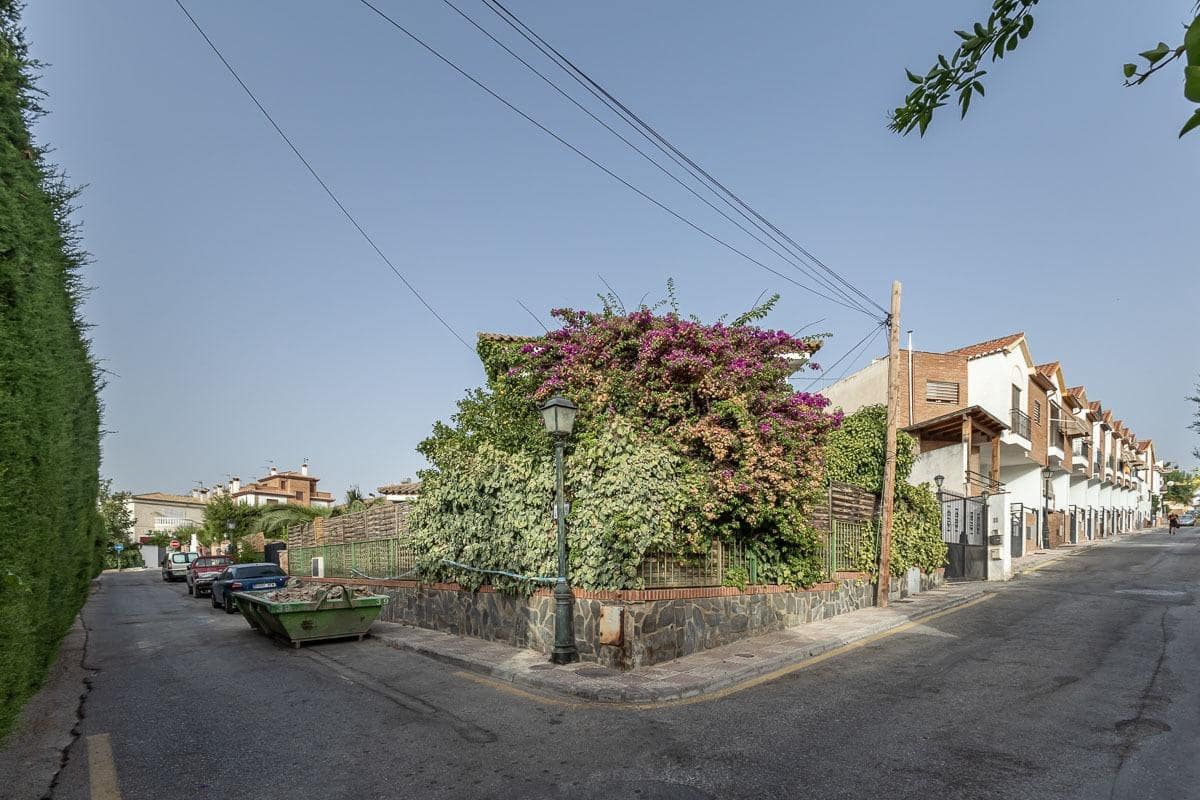 Chalet de 5 habitaciones en Cájar en venta con piscina garaje - 375.000 € (Ref: 9998946)