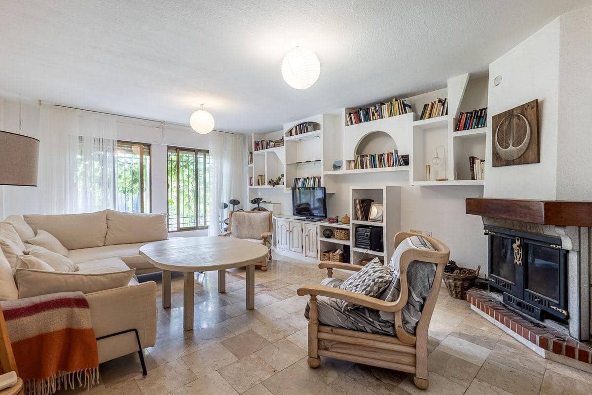 Chalet de 5 habitaciones en Cájar en venta con piscina garaje - 375.000 € (Ref: 9998946)