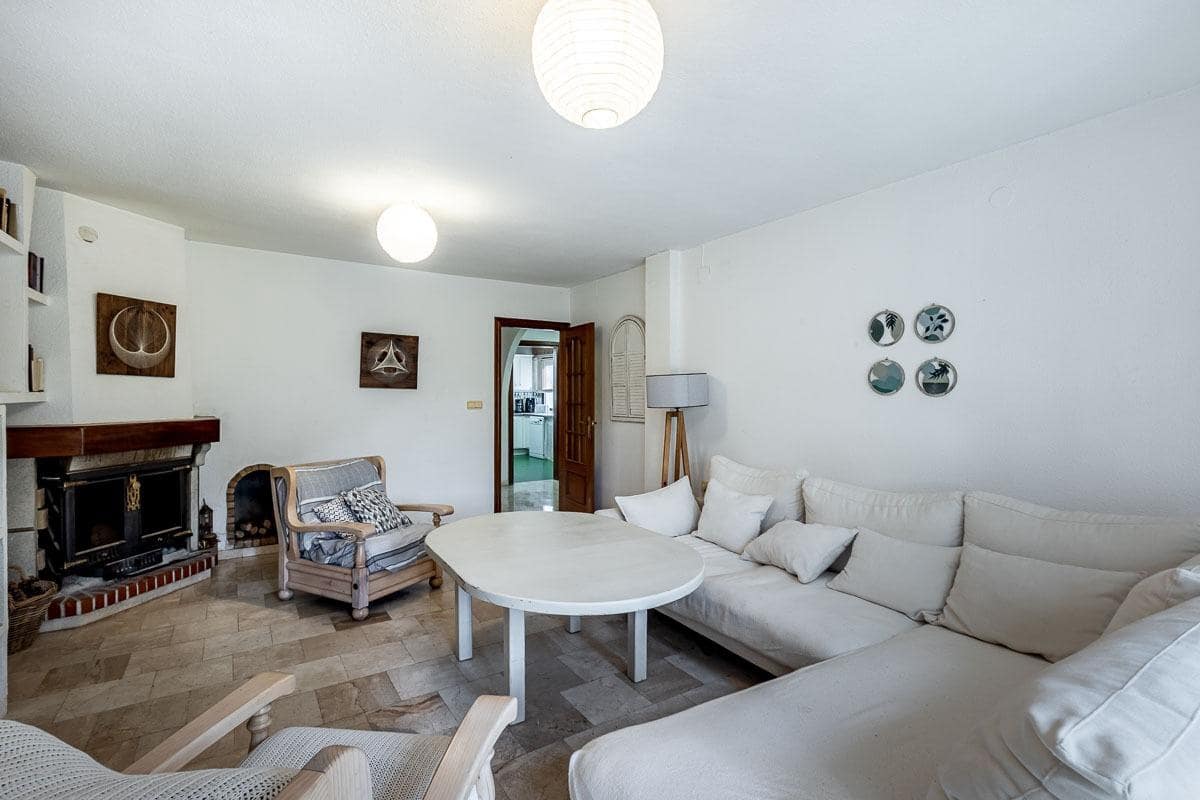Chalet de 5 habitaciones en Cájar en venta con piscina garaje - 375.000 € (Ref: 9998946)