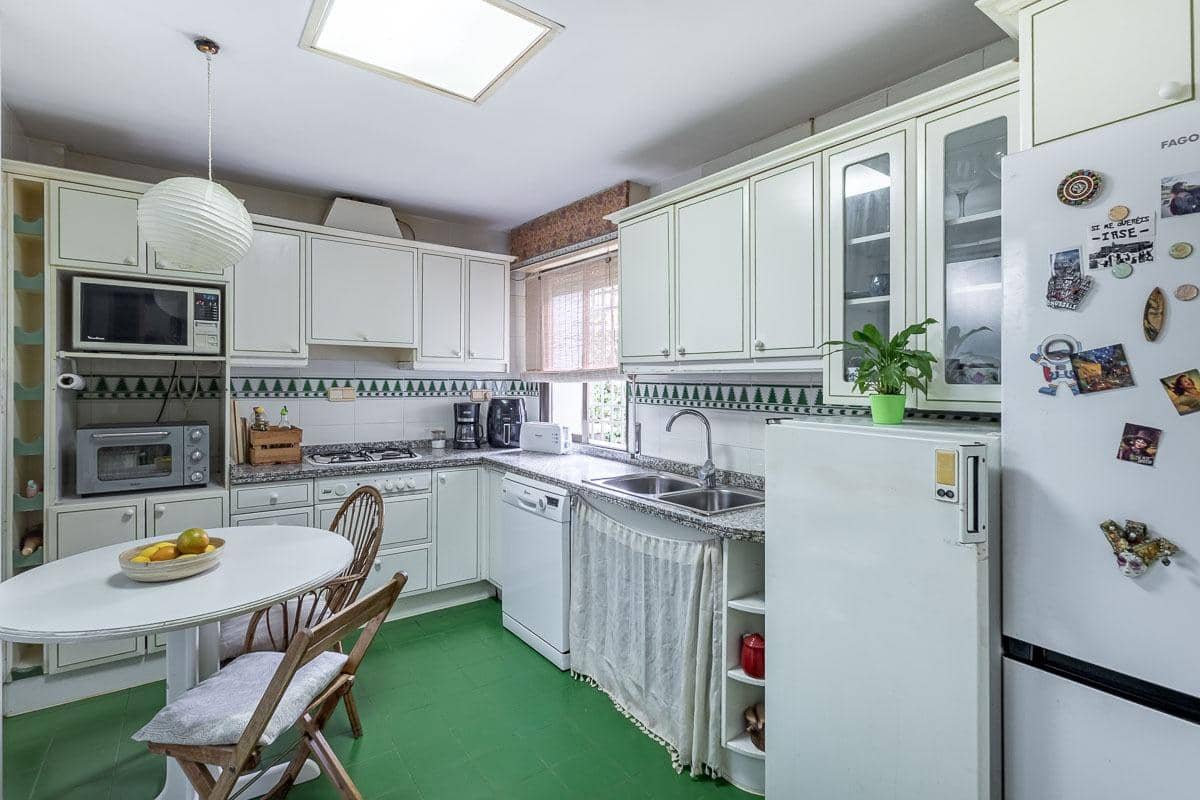 Chalet de 5 habitaciones en Cájar en venta con piscina garaje - 375.000 € (Ref: 9998946)