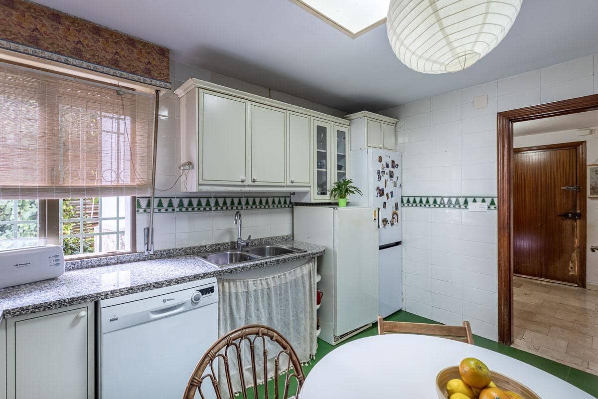 Chalet de 5 habitaciones en Cájar en venta con piscina garaje - 375.000 € (Ref: 9998946)