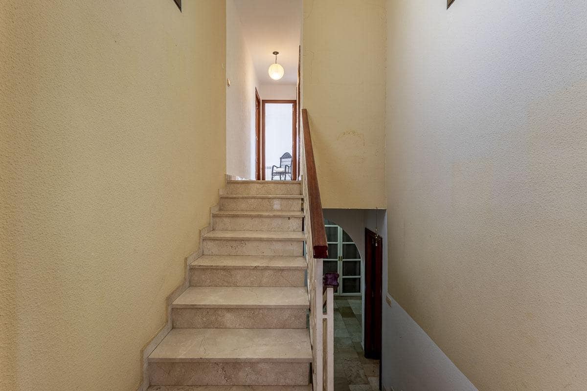 Chalet de 5 habitaciones en Cájar en venta con piscina garaje - 375.000 € (Ref: 9998946)