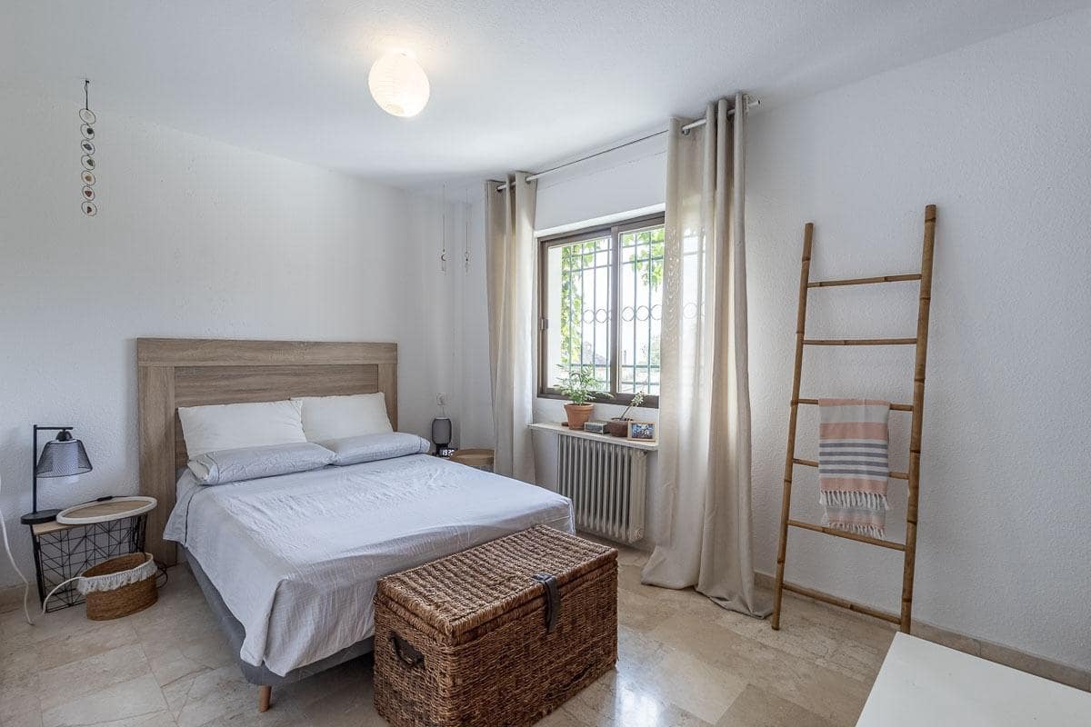 Chalet de 5 habitaciones en Cájar en venta con piscina garaje - 375.000 € (Ref: 9998946)