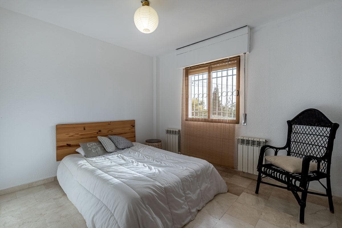 Chalet de 5 habitaciones en Cájar en venta con piscina garaje - 375.000 € (Ref: 9998946)