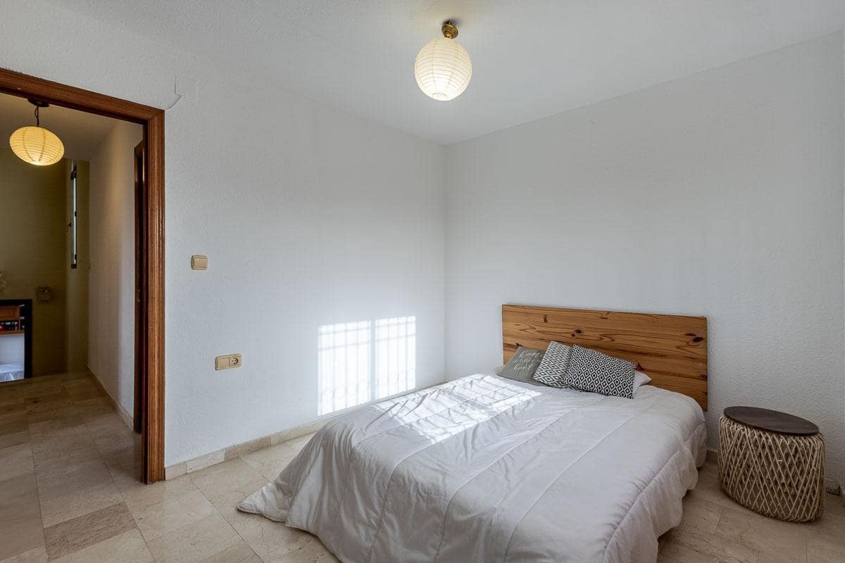Chalet de 5 habitaciones en Cájar en venta con piscina garaje - 375.000 € (Ref: 9998946)