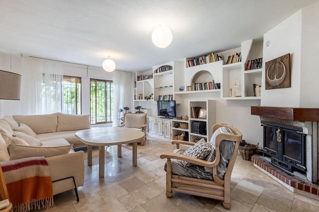 Chalet de 5 habitaciones en Cájar en venta con piscina garaje - 375.000 € (Ref: 9998946)