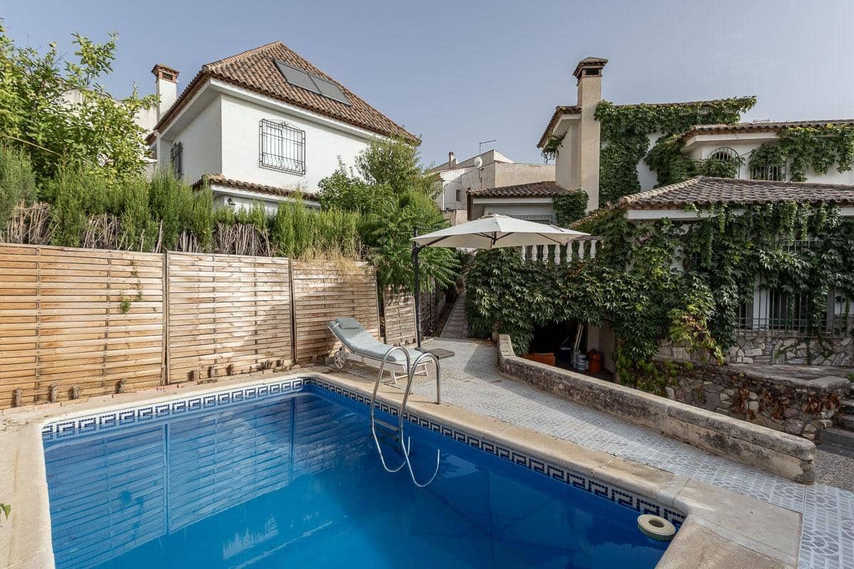 Chalet de 5 habitaciones en Cájar en venta con piscina garaje - 375.000 € (Ref: 9998946)