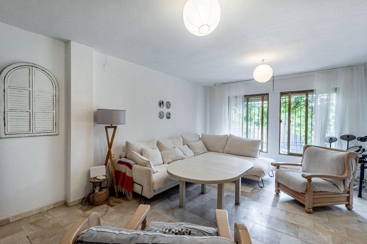 Chalet de 5 habitaciones en Cájar en venta con piscina garaje - 375.000 € (Ref: 9998946)