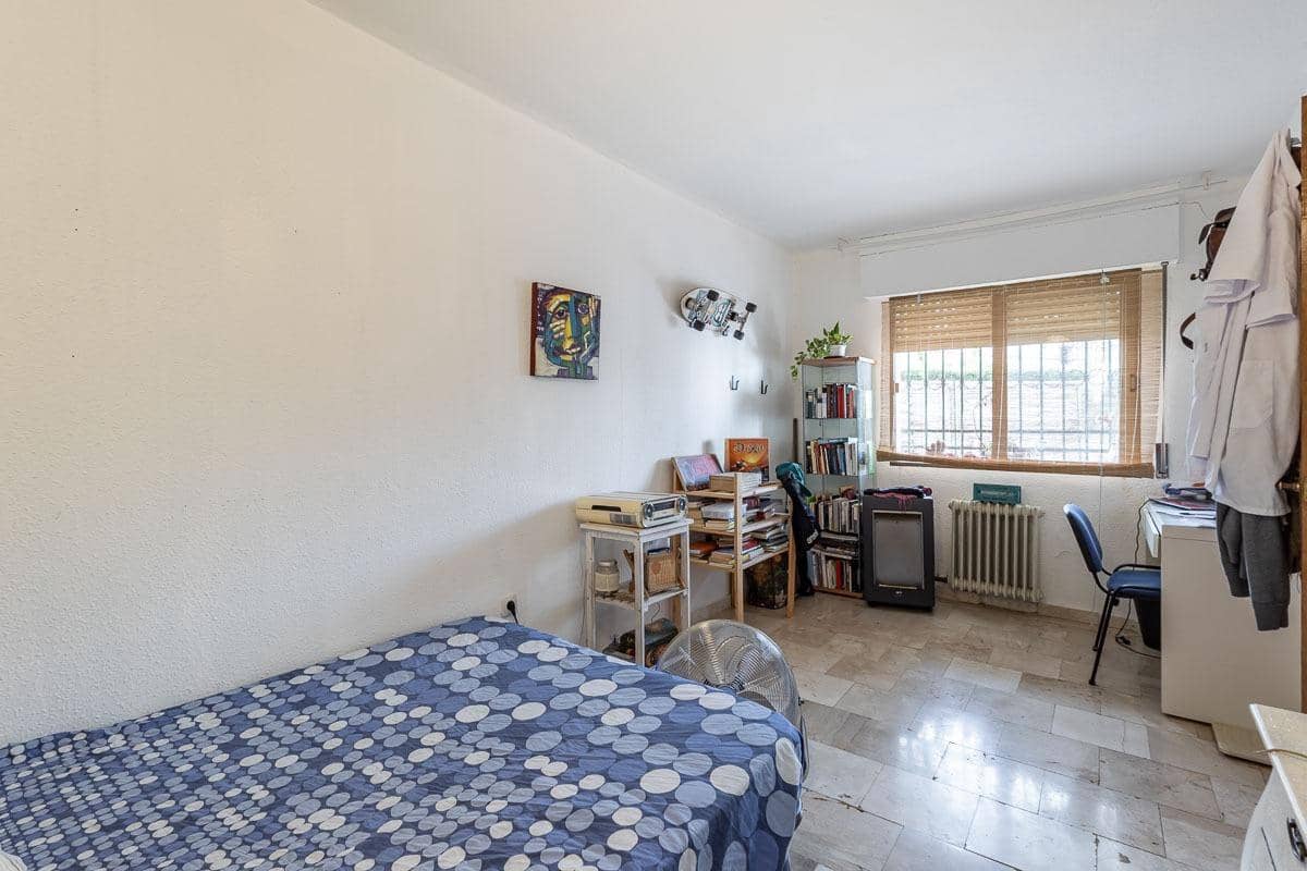 Chalet de 5 habitaciones en Cájar en venta con piscina garaje - 375.000 € (Ref: 9998946)