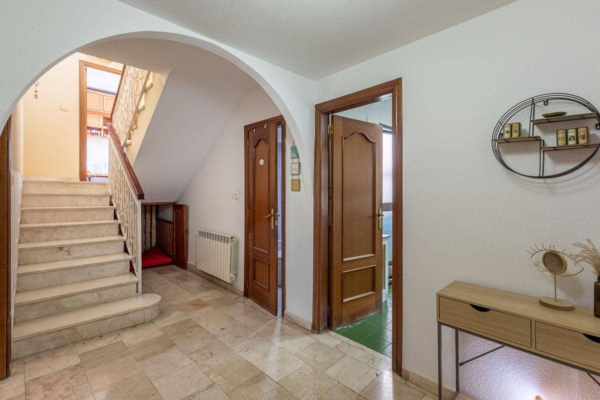 Chalet de 5 habitaciones en Cájar en venta con piscina garaje - 375.000 € (Ref: 9998946)