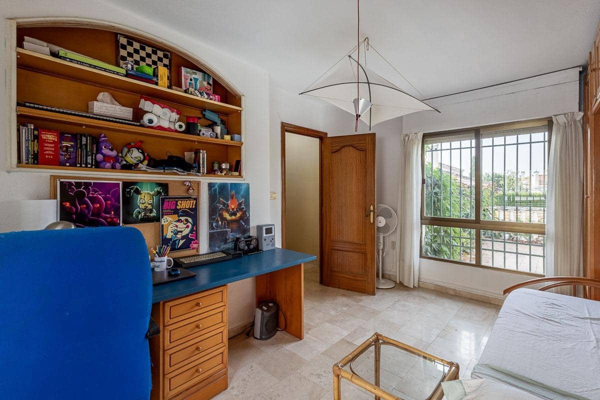 Chalet de 5 habitaciones en Cájar en venta con piscina garaje - 375.000 € (Ref: 9998946)