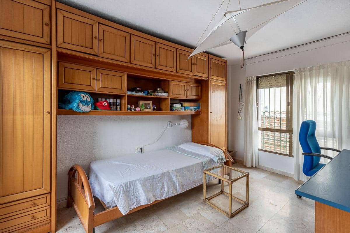 Chalet de 5 habitaciones en Cájar en venta con piscina garaje - 375.000 € (Ref: 9998946)