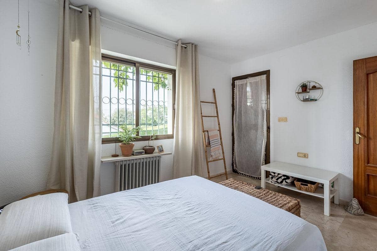 Chalet de 5 habitaciones en Cájar en venta con piscina garaje - 375.000 € (Ref: 9998946)