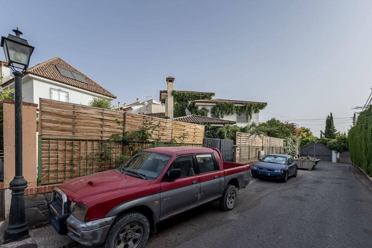Chalet de 5 habitaciones en Cájar en venta con piscina garaje - 375.000 € (Ref: 9998946)