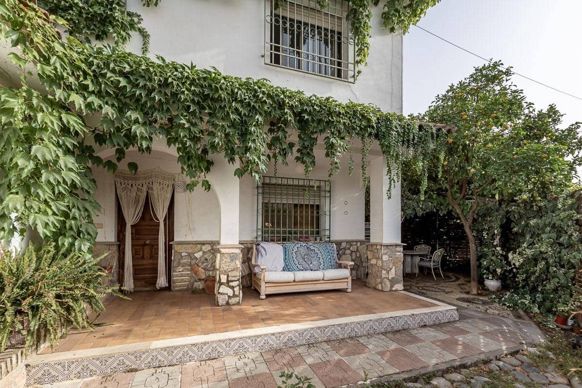 Chalet de 5 habitaciones en Cájar en venta con piscina garaje - 375.000 € (Ref: 9998946)