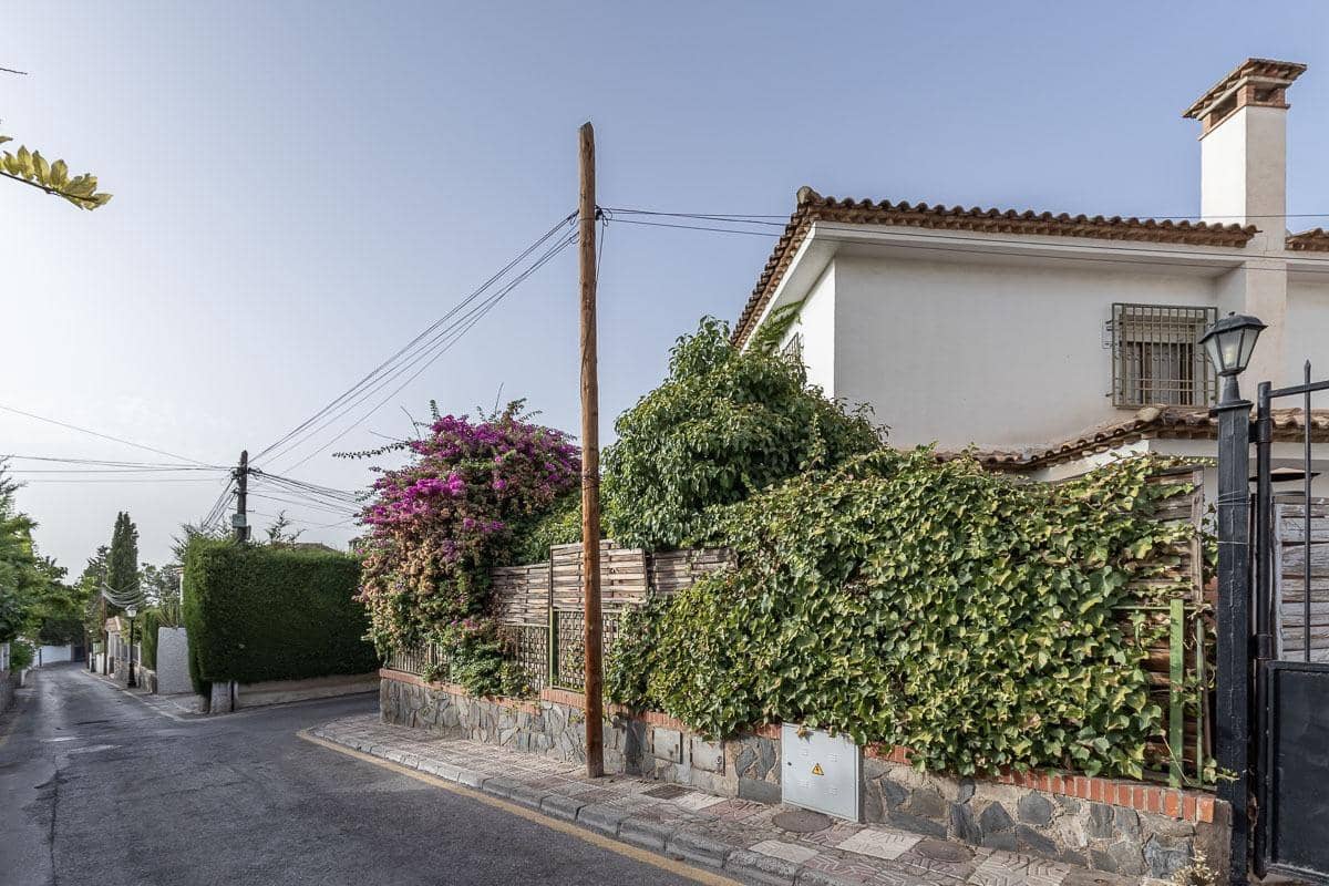 Chalet de 5 habitaciones en Cájar en venta con piscina garaje - 375.000 € (Ref: 9998946)