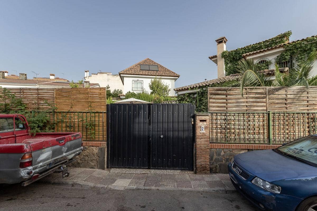 Chalet de 5 habitaciones en Cájar en venta con piscina garaje - 375.000 € (Ref: 9998946)