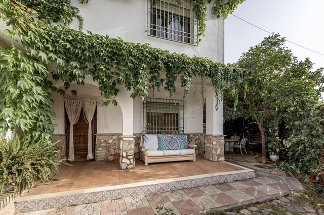 Chalet de 5 habitaciones en Cájar en venta con piscina garaje - 375.000 € (Ref: 9998946)