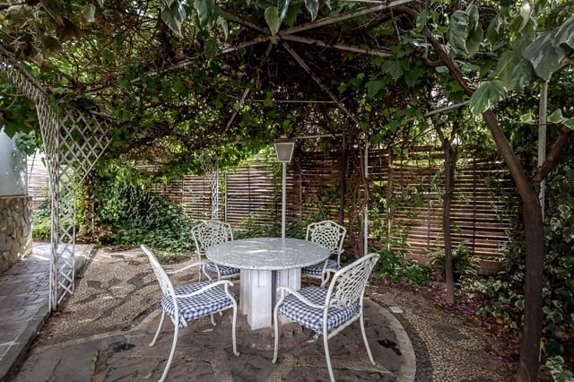 Chalet de 5 habitaciones en Cájar en venta con piscina garaje - 375.000 € (Ref: 9998946)