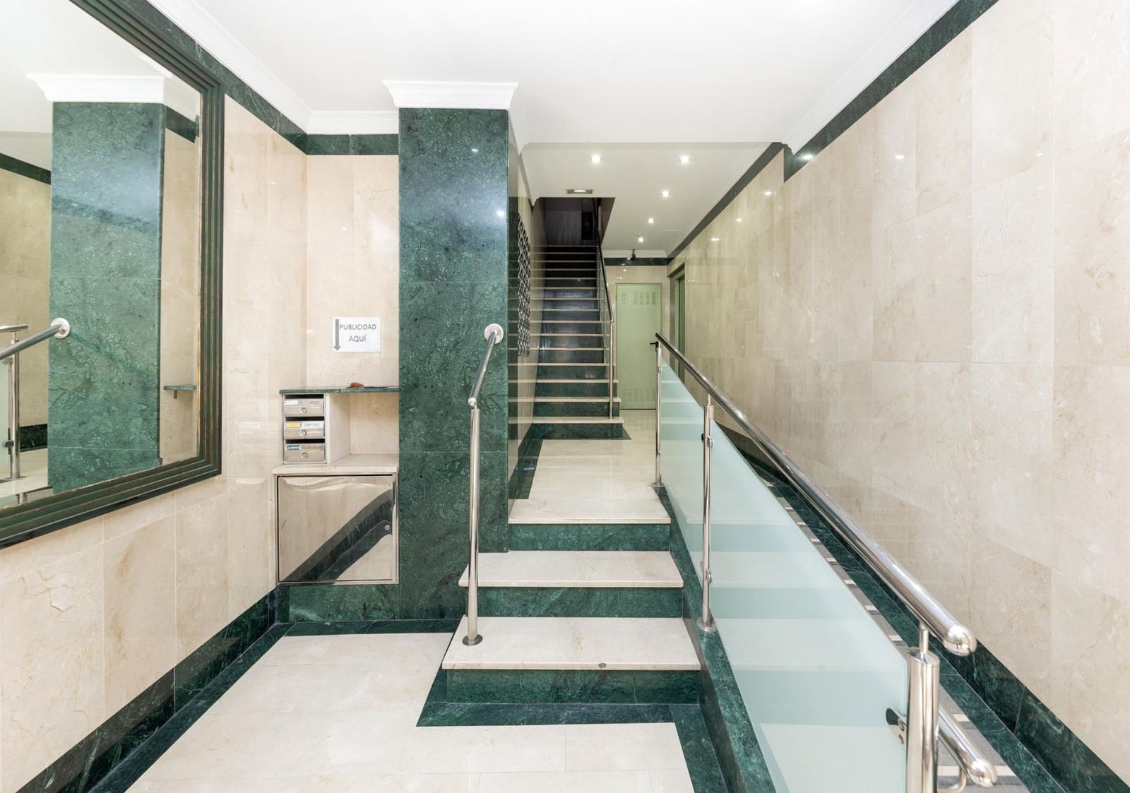 4 sovrum Lägenhet till salu i Granada stad - 325 000 € (Ref: 9999701)