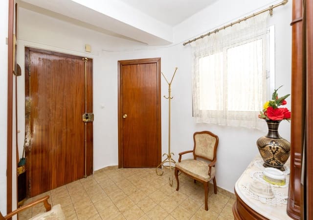 Piso de 4 habitaciones en Granada ciudad en venta - 325.000 € (Ref: 9999701)