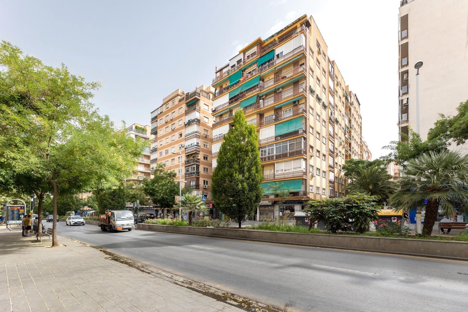 4 sovrum Lägenhet till salu i Granada stad - 325 000 € (Ref: 9999701)