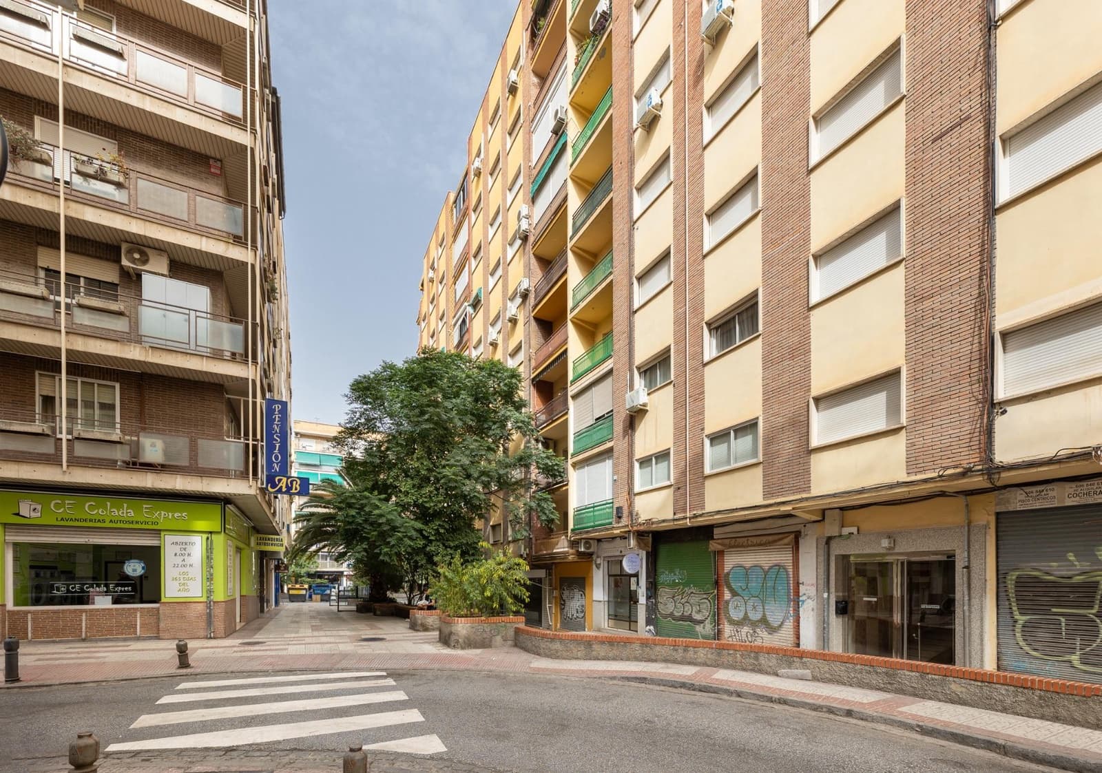 4 sovrum Lägenhet till salu i Granada stad - 325 000 € (Ref: 9999701)