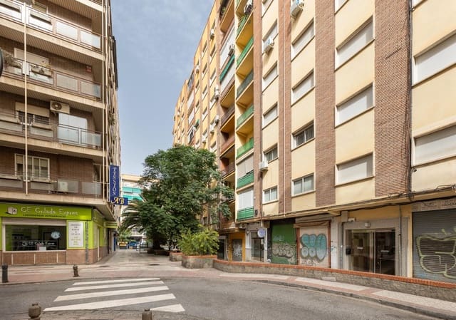Piso de 4 habitaciones en Granada ciudad en venta - 325.000 € (Ref: 9999701)