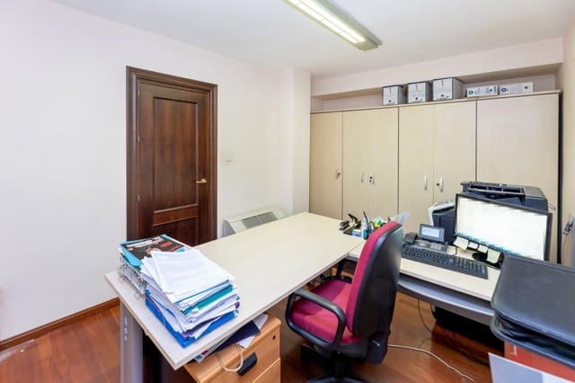 5 chambre Bureau à vendre à Grenade ville - 375 000 € (Ref: 9999703)