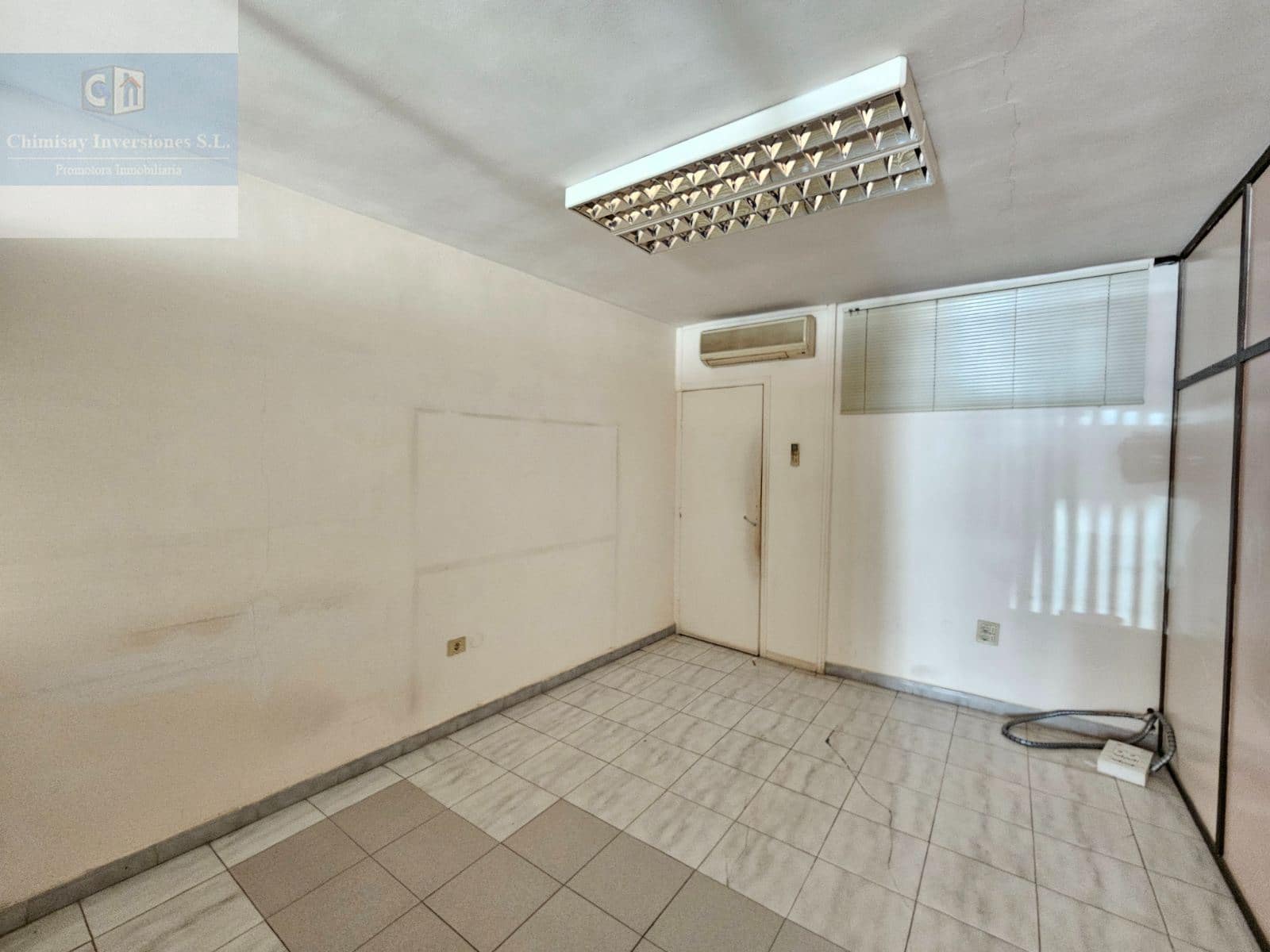Kommersiell til salgs i Arona - € 395 000 (Ref: 10091457)
