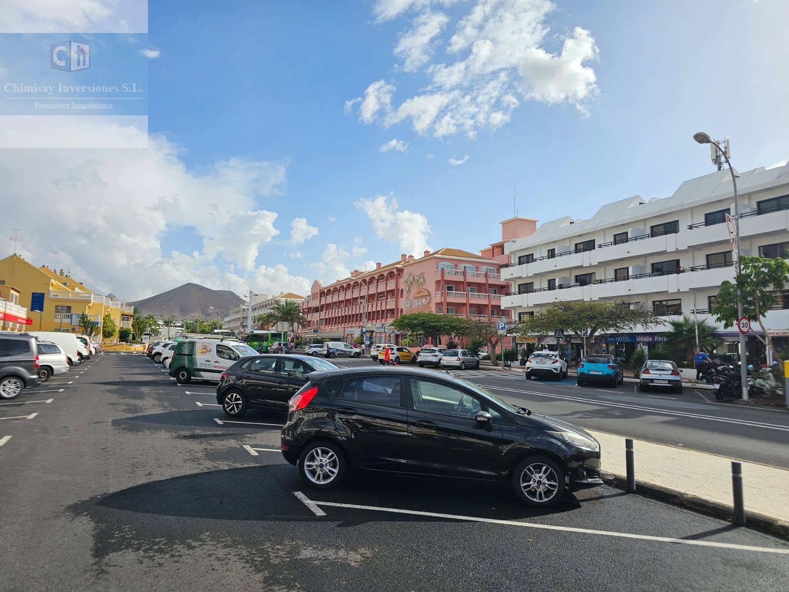 Kommersiell til salgs i Arona - € 395 000 (Ref: 10091457)