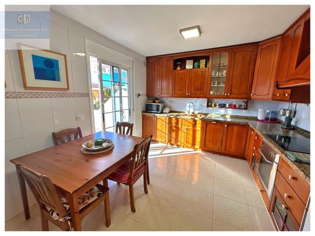 Chalet de 4 habitaciones en Santa Ursula en venta con piscina garaje - 415.000 € (Ref: 10091461)