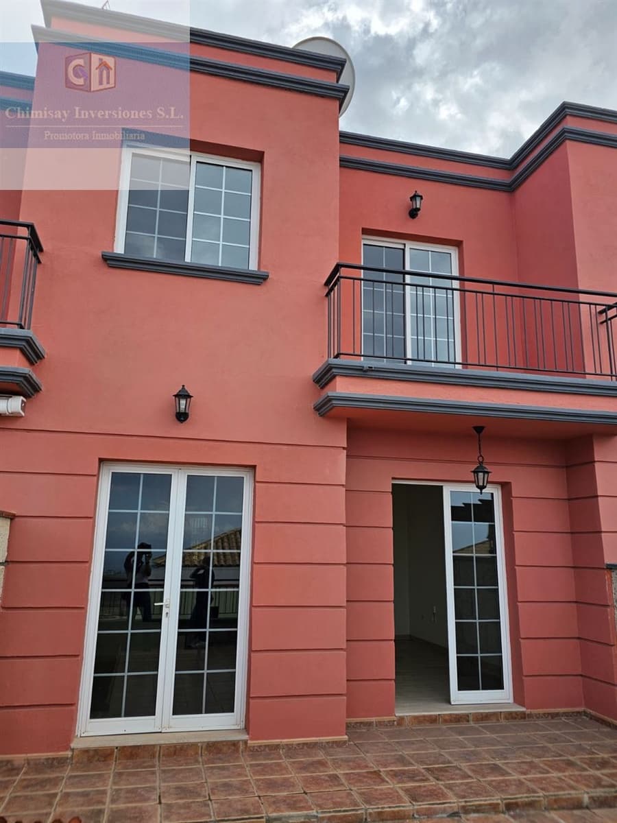 3 soverom Villa til salgs i Arona med garasje - € 495 000 (Ref: 10091462)