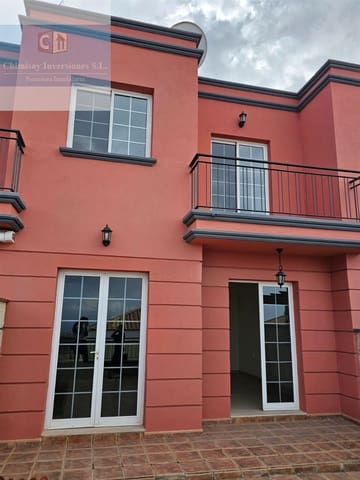 3 soverom Villa til salgs i Arona med garasje - € 495 000 (Ref: 10091462)