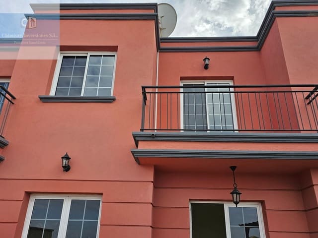 3 soverom Villa til salgs i Arona med garasje - € 495 000 (Ref: 10091462)