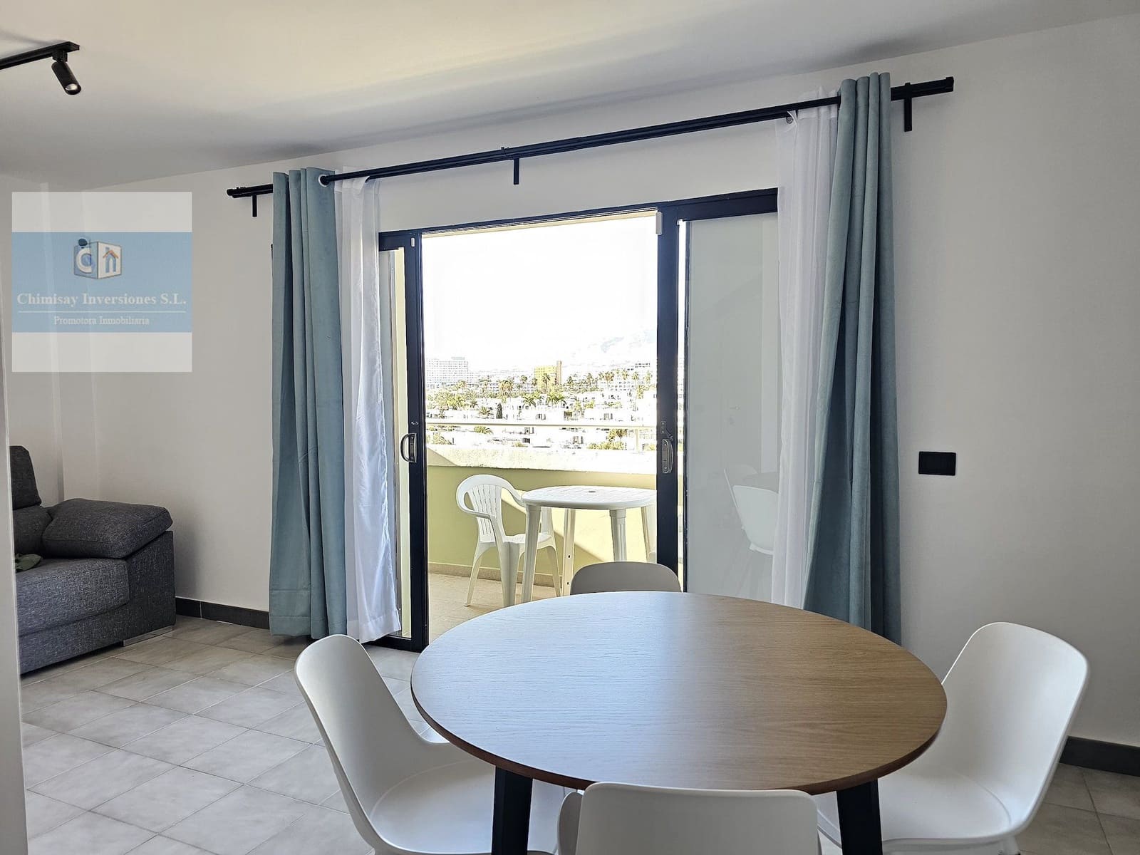 Ático de 2 habitaciones en Arona en alquiler con piscina - 1.800 € (Ref: 10153976)