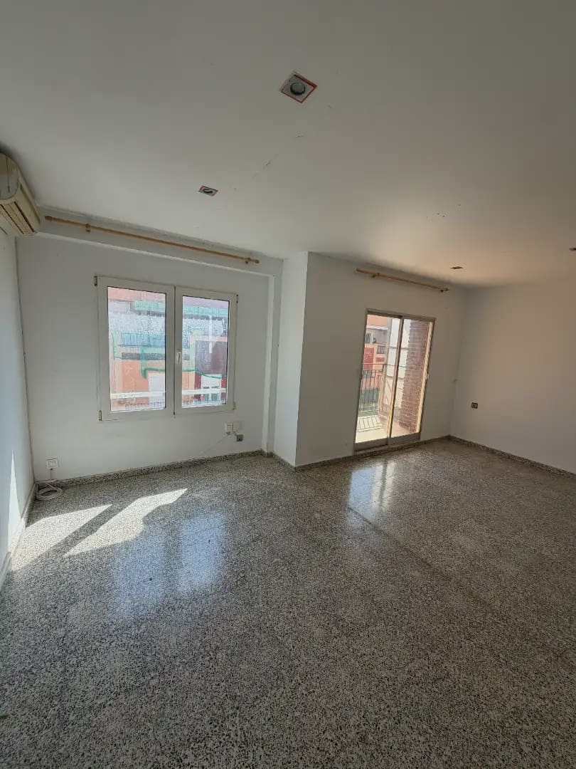 3 slaapkamer Flat te koop in Valencia stad - € 199.000 (Ref: 10099007)