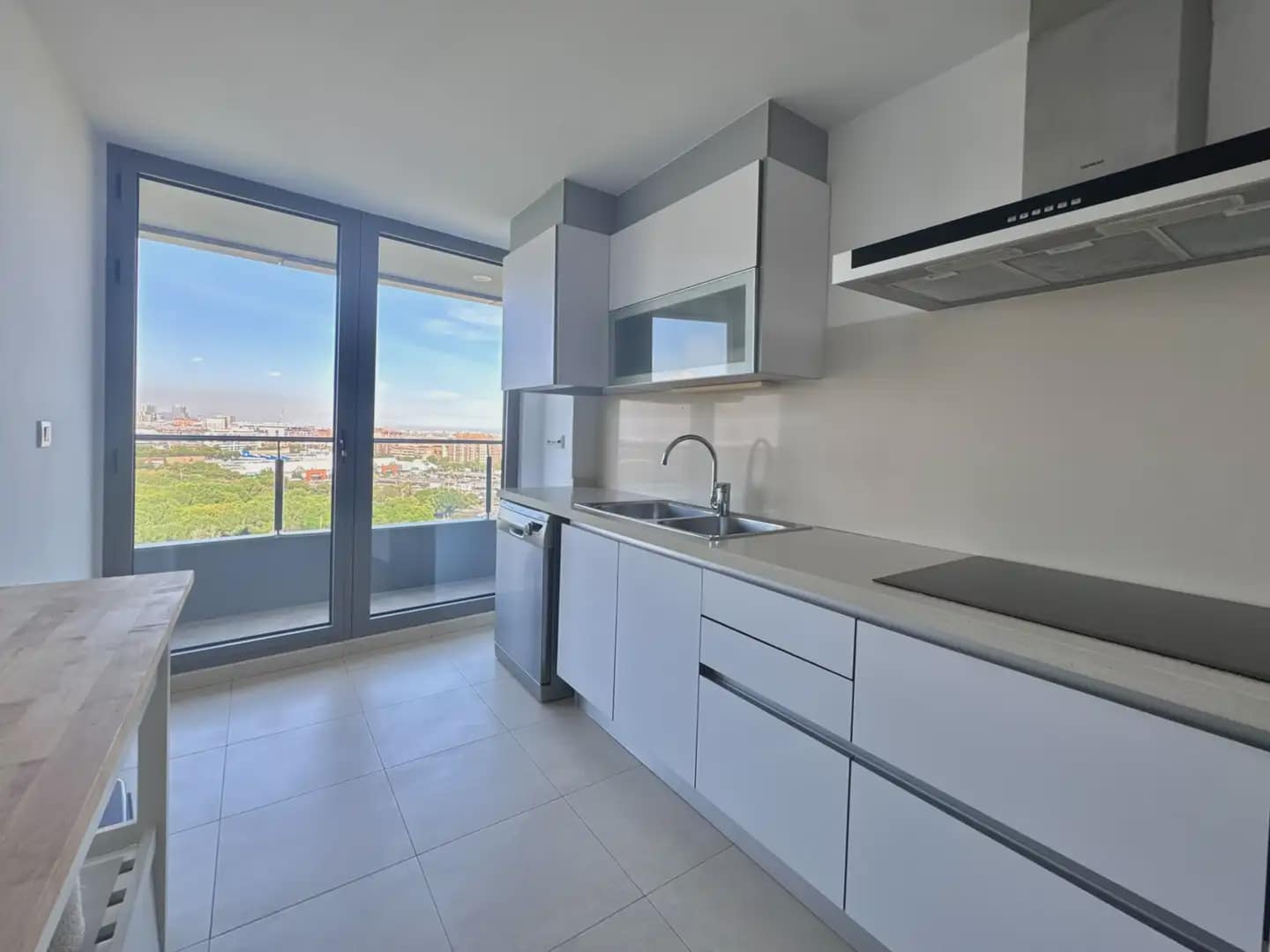3 bedroom Flat for sale in Mislata with garage - € 438,900 (Ref: 10165595)