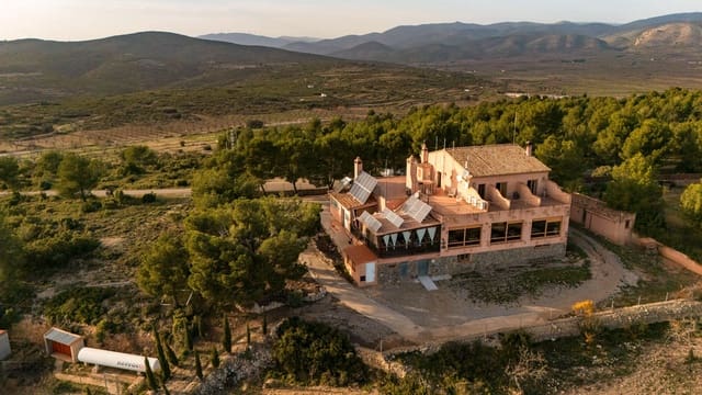 6 bedroom Hotel for sale in Alcublas - € 750,000 (Ref: 9282567)